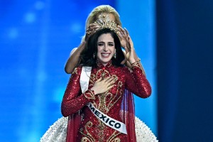 Miss Mexico wins Miss Universe after dramatic host confrontation