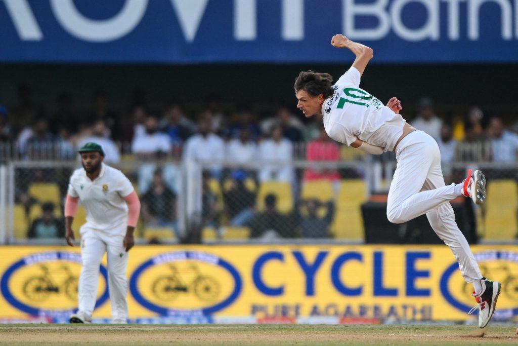 Left-arm quick Jansen took his match tally to seven wickets after figures of 6-48 in India's first innings. South Africa declared their innings and set a mammoth target of 549 on Tuesday. India tottered at 27-2 at the end of day 4. South Africa stand on the brink of a series win in the second Test. South Africa declared on 260-5 in the final session on day four in Guwahati.