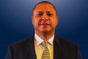 Wynland-distrik se geskorste munisipale bestuurder terug in sy pos