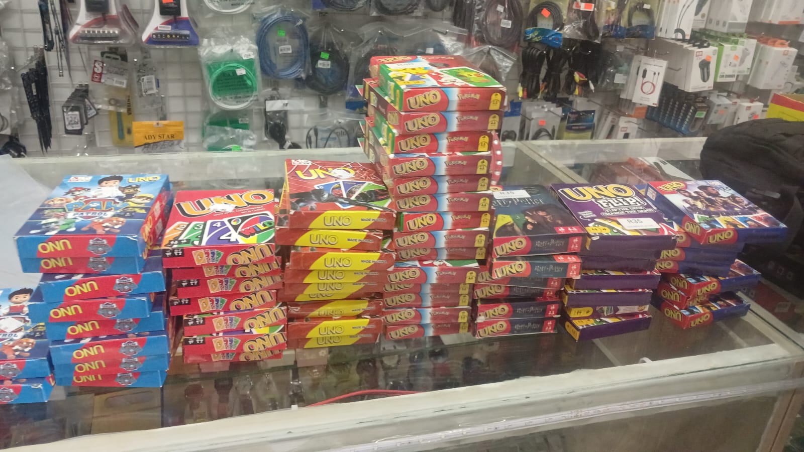 Polisie lê beslag op nagemaakte goedere van sowat R1 miljoen in Weskus