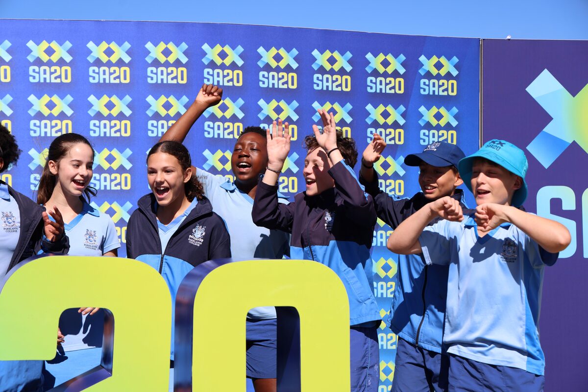 The school was introduced to the brand-new SA20 anthem, “Put Your Hands Up,” performed live by YoungstaCPT.