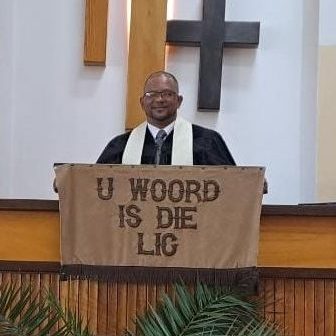 Fredericks is dominee van die VGK in Ashton.