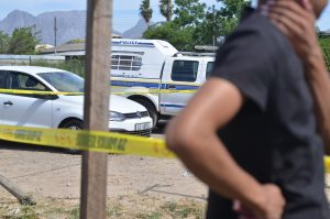 Polisie skiet glo ‘voortvlugtige’ by woning in Wellington