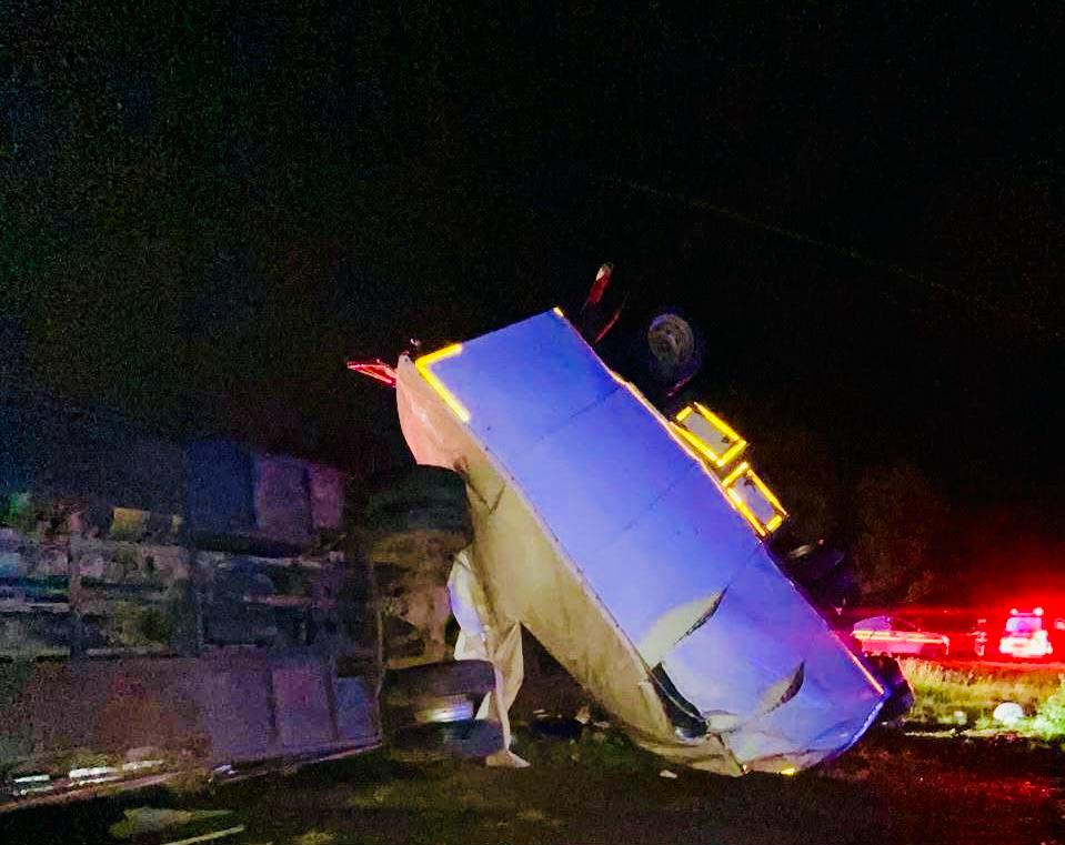 A bus and trailer overturned on the N1 in the early hours of Monday, 22 December.