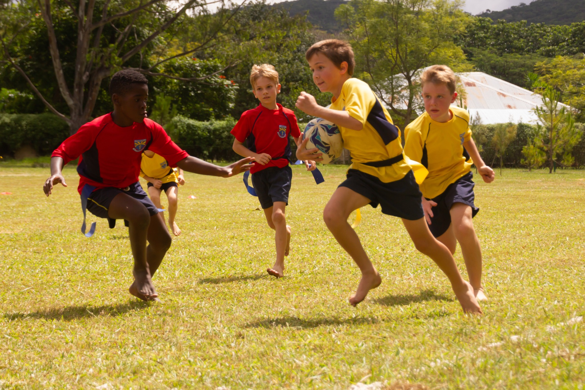 Full contact and tackle rugby will commence only in the U9 age group, following a structured and standardised “Confidence and Safety in Contact” programme. SA Rugby will introduce this programme during the second half of the U8 season to build foundational skills such as falling, rolling, wrestling, and absorbing contact.