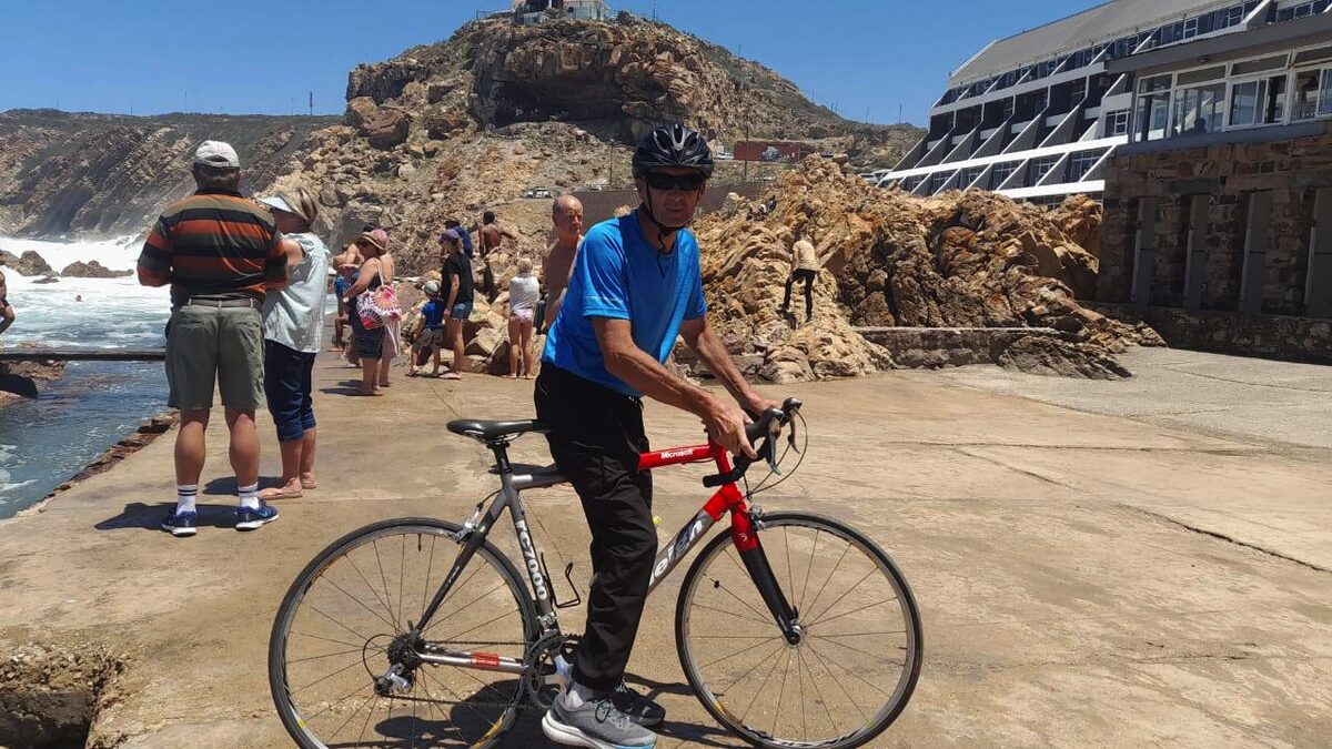 Freddie Oosthuizen cycled from Gqeberha to Mossel Bay .