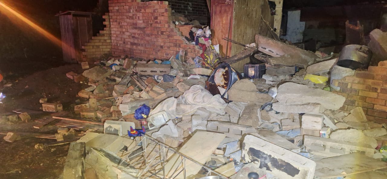 Three people, including a child, were killed when a double-storey building collapsed in Doornkop in the early hours of this morning (28 December), the City of Johannesburg Emergency Medical Services confirmed.