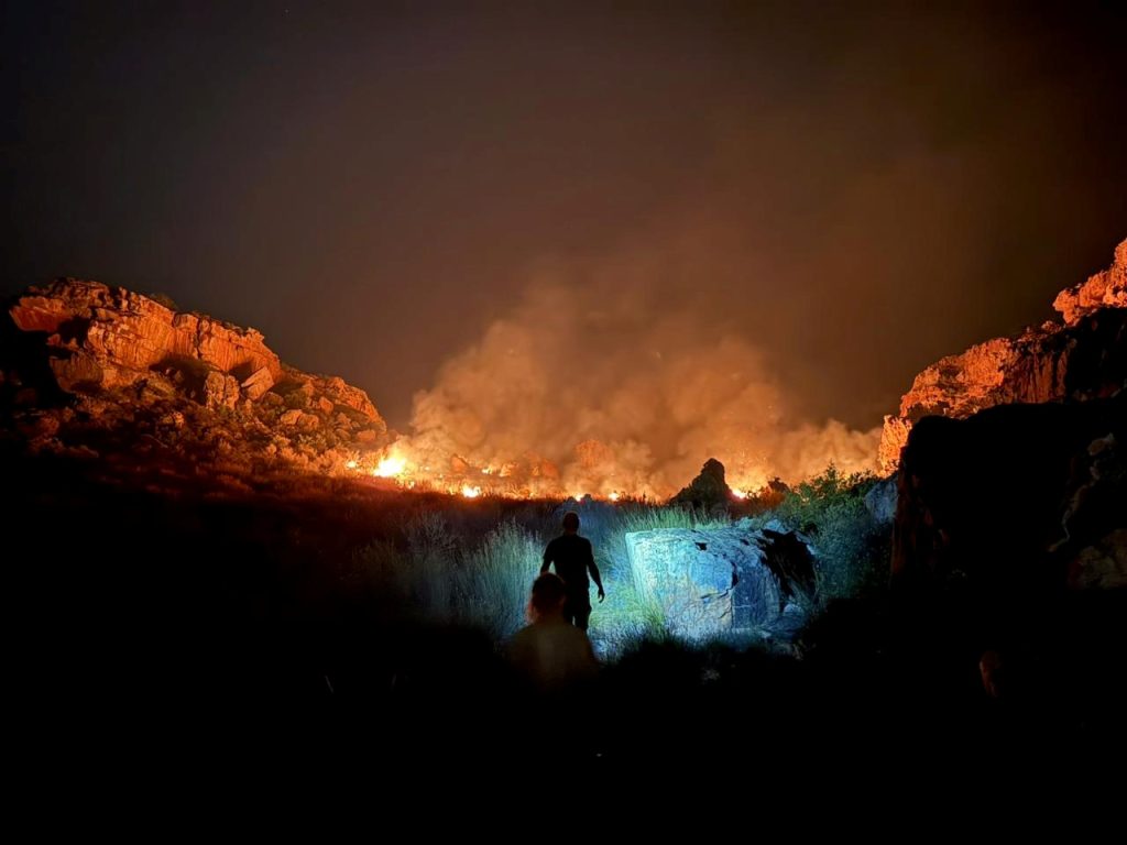 A massive wildfire that started on 22 December continues to burn across more than 34 000 hectares in the Cederberg region, with firefighting teams working around the clock to contain multiple active fire lines in mountainous and inaccessible terrain.