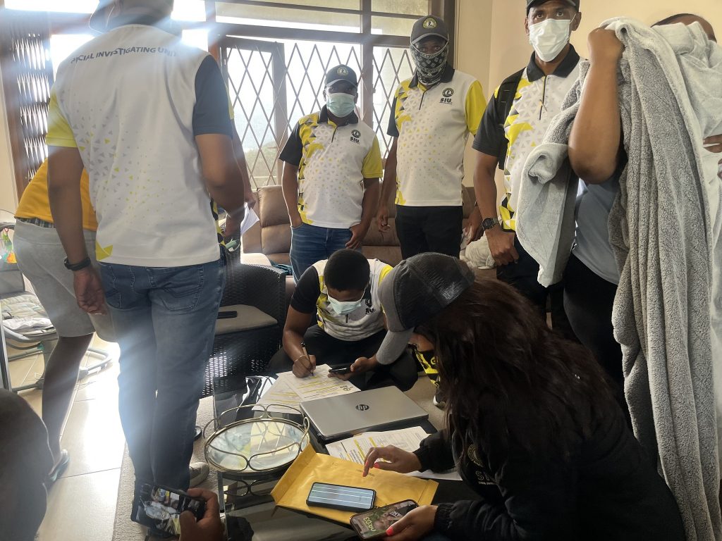 In a massive crackdown on pandemic-era corruption, the Special Investigating Unit (SIU) and specialized police units launched a coordinated search and seizure operation across KwaZulu-Natal and Gauteng on Thursday 11/12, targeting a sophisticated syndicate accused of looting approximately R161 million from the Unemployment Insurance Fund (UIF).