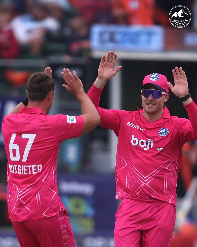 After winning the toss and electing to bat, Sunrisers began positively through Quinton de Kock and Jonny Bairstow before Mokoena struck early, dismissing de Kock for 7 when the wicket-keeper nicked a delivery to the slip cordon.