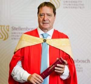 Maties vereer eerste rampbestuurder met eredoktorsgraad