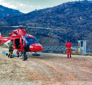 Beseerde brandbestryder suksesvol uit Stettynskloof-berge gered