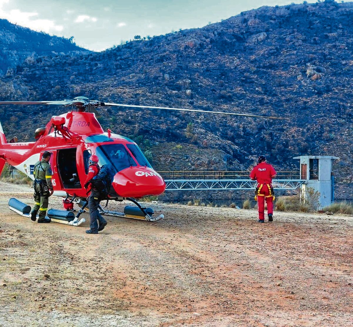 Beseerde brandbestryder suksesvol uit Stettynskloof-berge gered