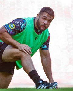 Lions weather late French storm to claim thrilling 42-33 victory
