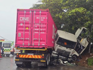 Accident involving truck and a minibus taxi claim 11 lives
