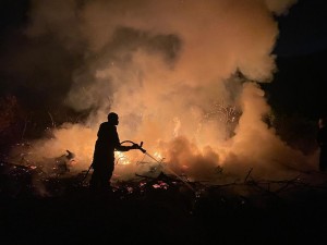 Brande by Piket-Bo-Berg en Stanford woed verwoestend voort