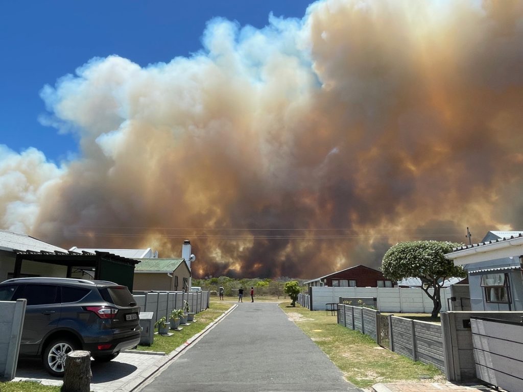 The fire in Pearly Beach has been raging for five days. PHOTO: Lise Beyers