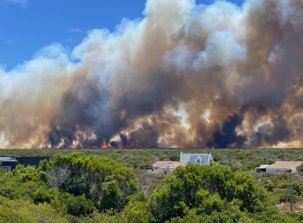 Residents of Pearly Beach and nearby Eluxolweni are effectively stranded Tuesday as authorities closed all access roads due to an out-of-control wildfire, while emergency officials have issued evacuation warnings as fire continues to spread.