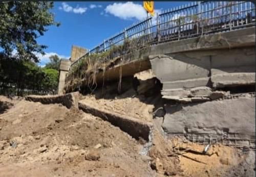Traffic congestion is experienced on Stanhope Bridge in Claremont following an emergency lane reduction after a retaining wall failure, with vehicles queuing during peak hours.
