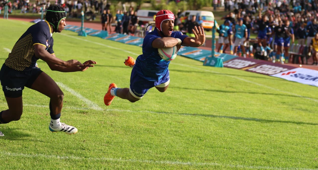 Samukelisiwe Madonsela diving over for one of tries during the match between CPUT and the Madibaz