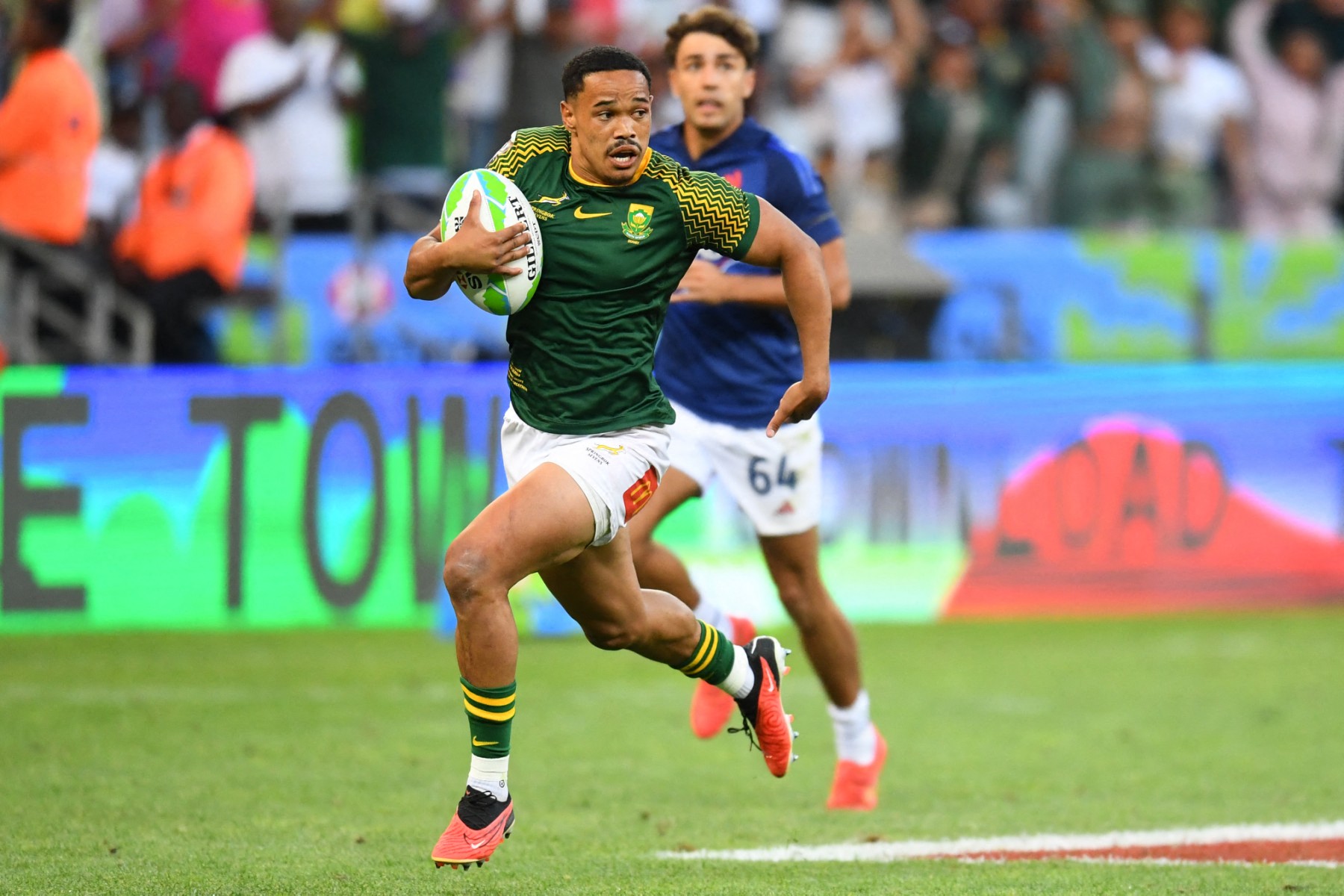 Donavan Don runs to score a try during the cup final of the HSBC World Rugby Sevens Series men's rugby.