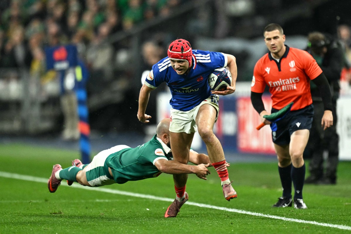 Dupont returns as France thrash Ireland in Six Nations opener