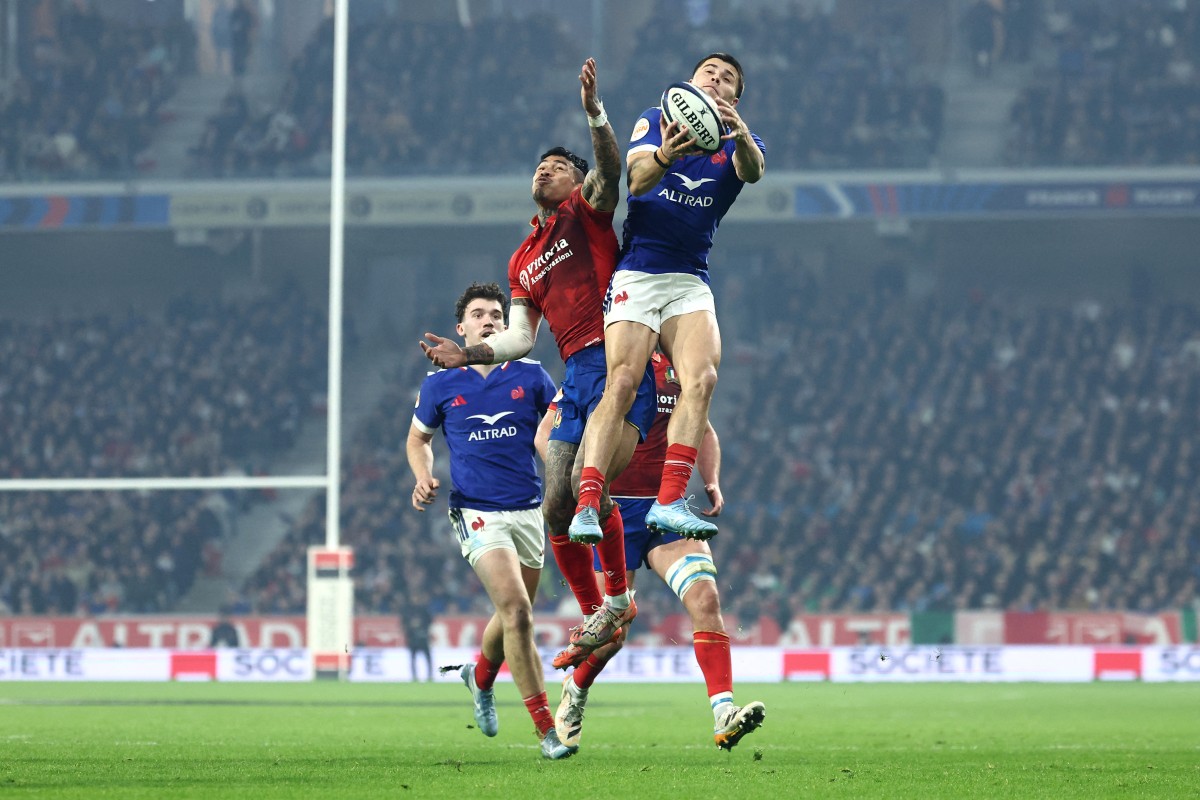 Les Bleus stay unbeaten as winger reaches historic milestone