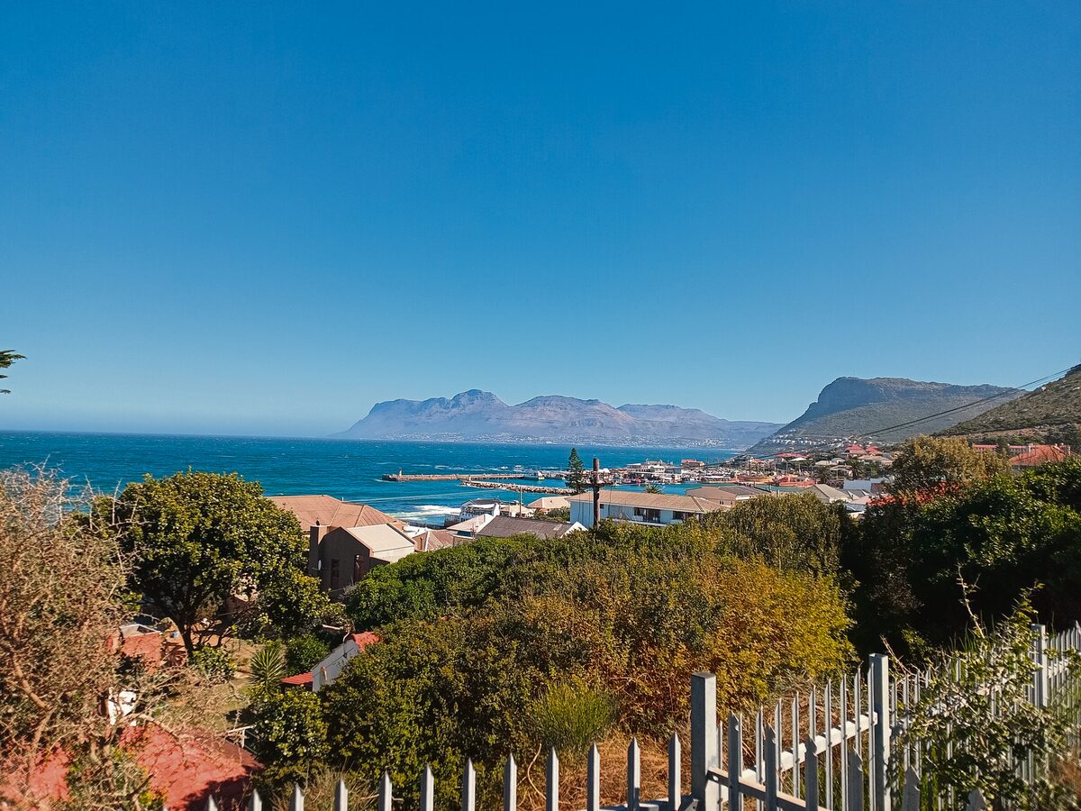 The view from the mountain overlooking False Bay.