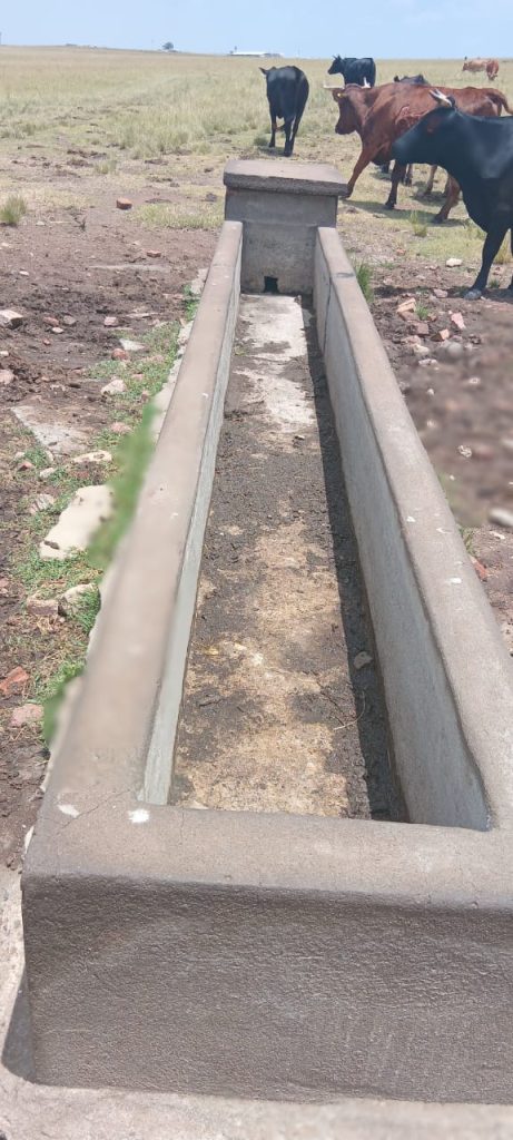 There is inadequate perimeter fencing, insufficient individually fenced kraals, and the absence of quarantine facilities.