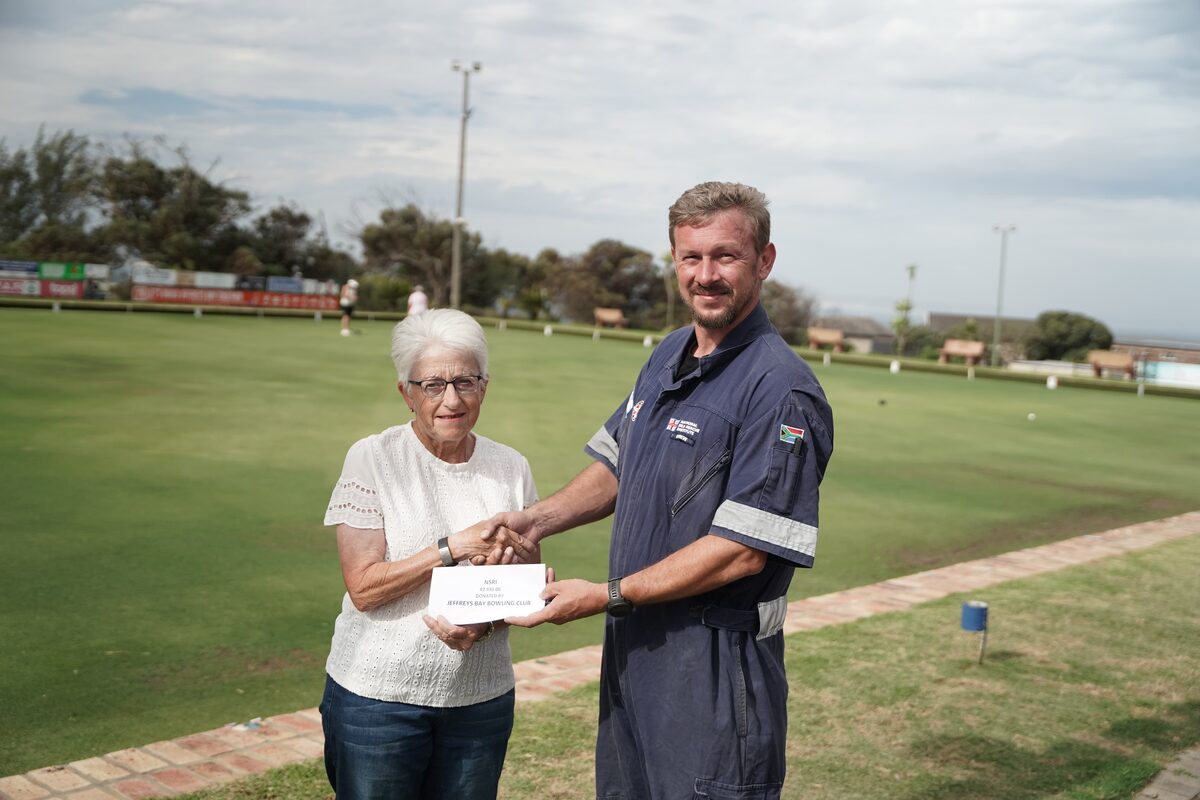 From left are Petro Toerien (President of Jeffreys Bay Bowls Club) and Franco Megannon (NSRI Station 37 Crew Member and Social Media Coordinator). Photo: Michael Van Den Bergh