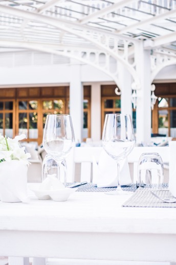 Wit is 'n visuele kortskrif vir professionaliteit en reinheid op 'n manier wat geen ander kleur kan ewenaar nie,