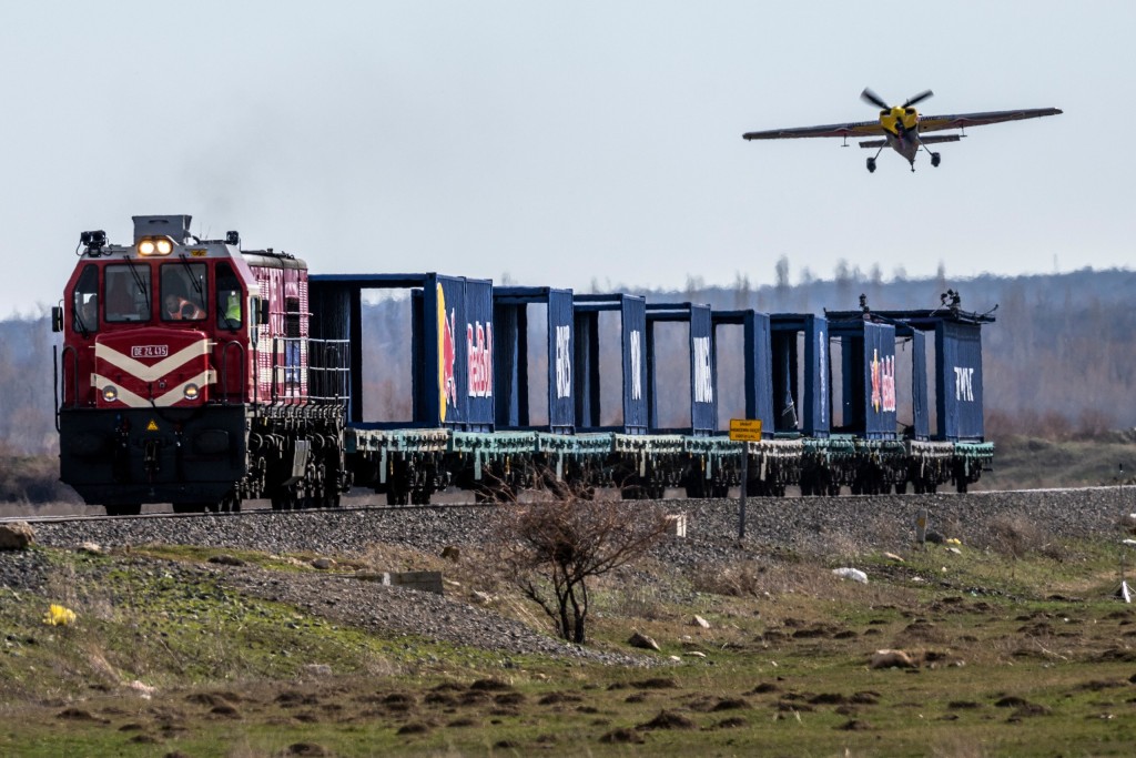 Coming in for the landing. Photo: Predrag Vuckovic / Red Bull Content Pool
