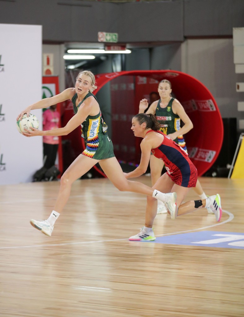  Defenders Sanmarie Visser and Juanita van Tonder produced excellent turnovers in the circle, whilst the midcourt clicked seamlessly and the shooters found their range with precision.