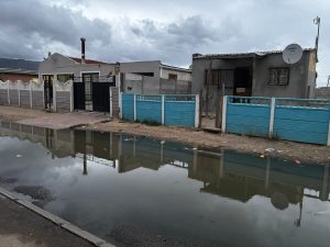 Rioolkrisis laat Broadlandspark inwoners sê: ‘Ons is nie diere nie!’