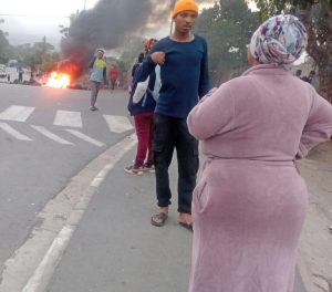 Kersdag-brandslagoffers betoog oor gebrekkige stadshulp