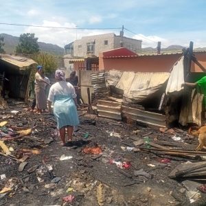 Slagoffers wag nog ná Kersdag maar eis nou grond vir hulp