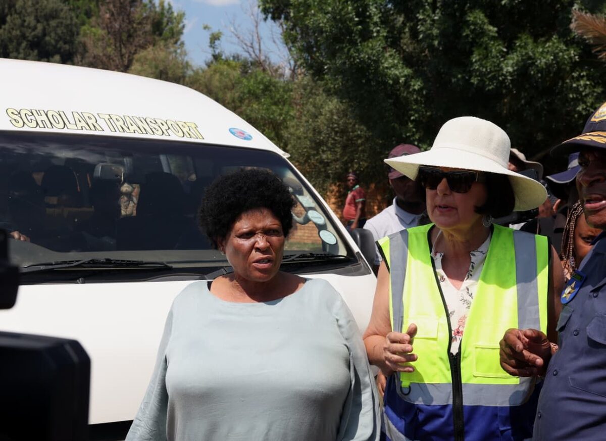 Transport Minister Barbara Creecy inspects scholar transport vehicles.