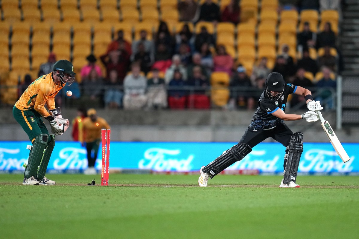 Proteas spinners strangle Black Caps to Force T20 series decider