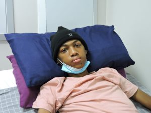 ‘Loop mooi, jongman’ – Jeugdige kankerlyer met ‘alle moed’ oorlede