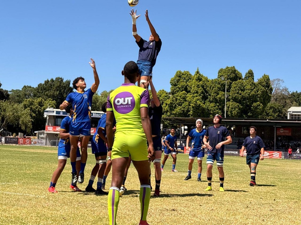 Diamantveld het in Desember verlee jaar  al reeds voor seisoen wedstryde by die Six Gun Summer sportsfees gespeel.