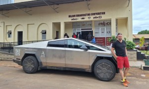 Tesla Cybertruck makes surprise stop in Upington during world record attempt