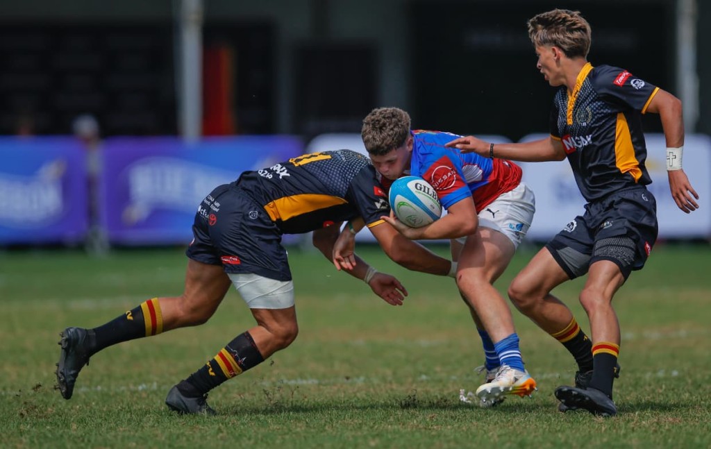 Franco Olivier, carries hard for Framesby on their memorable win over EG Jansen