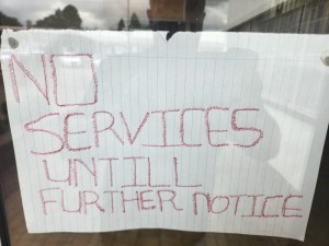 Stakende werkers en unies verlam dienslewering in Mafube