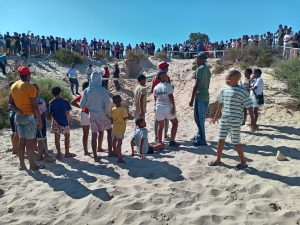 Twee Hopefield-tieners versmoor nadat sandhoop op hulle ineenstort