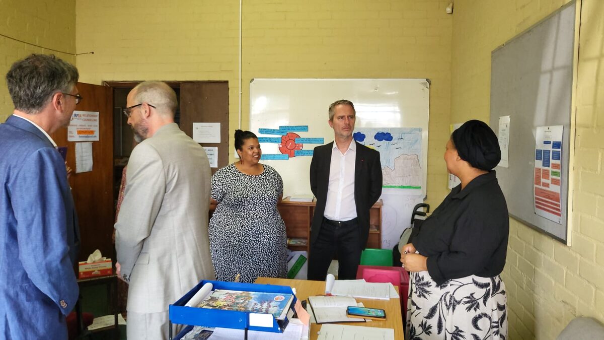 Following the tour, the Ambassador met with the newly appointed Board of the Alliance Française de Mitchells Plain.