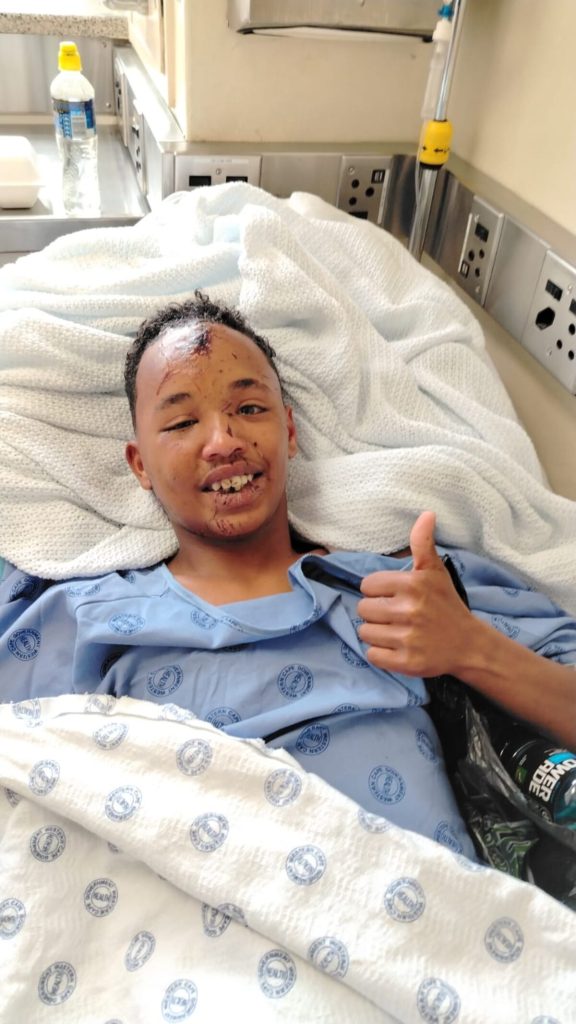 Shalom Isaacs in sy hospitaalbed