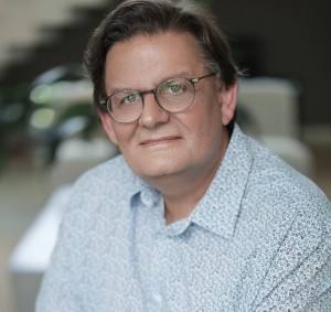 Die eerste uitgawe van die nuwe Afrikaanse weekblad, Die Papier, verskyn môre