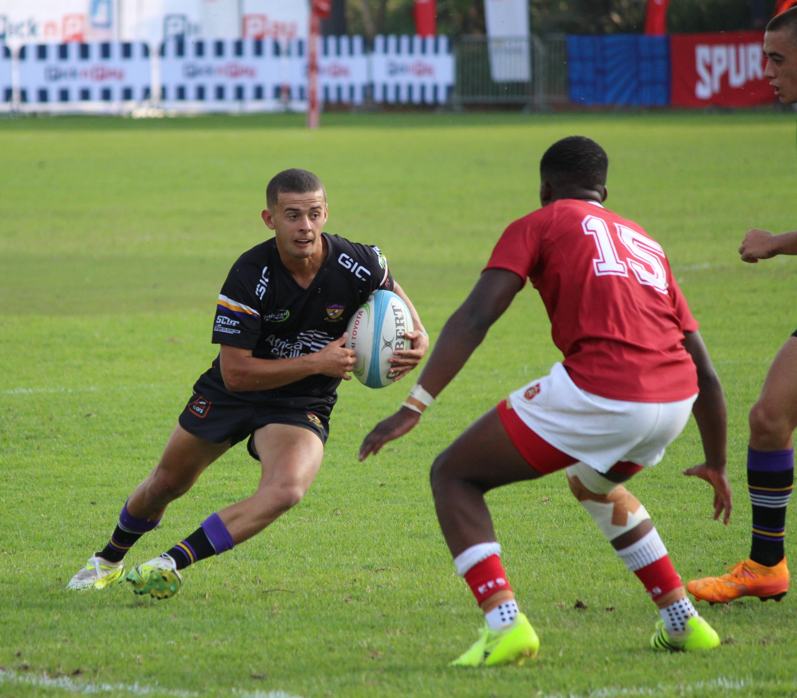 Jean Capes on teh attack for Outeniqua. Photo: Dustin Wetdewich