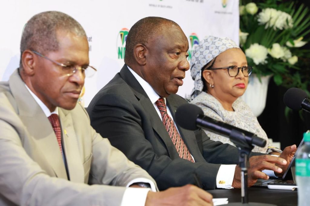 In able to attract investors, cities and towns must be clean and infrastructure must work. This was among others the message of president Cyril Ramaphosa when he and members of the national cabinet visited the Free State on Thursday 26 March and Friday.