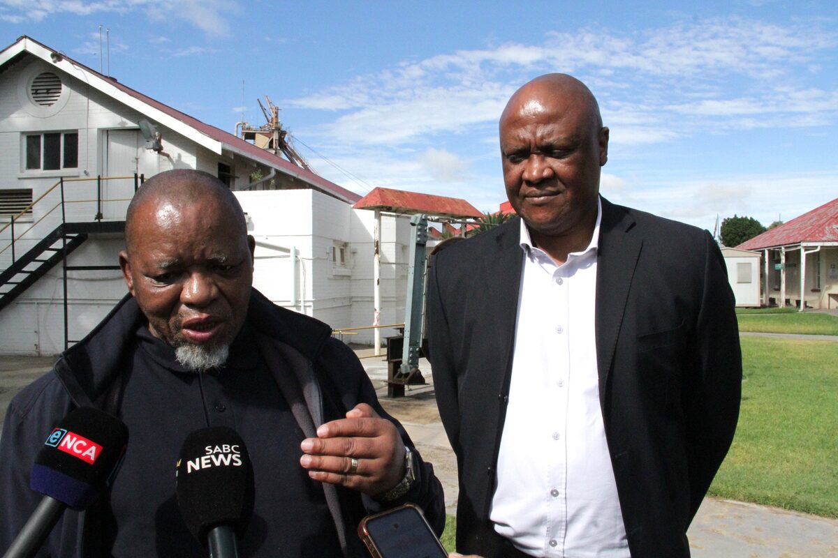 Minister Gwede Mantashe besoek Ekapa